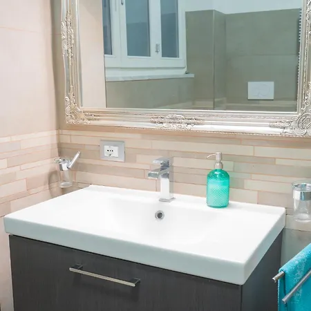 Sweet 3 Bedr - 3 Stops From Piramide Apartamento