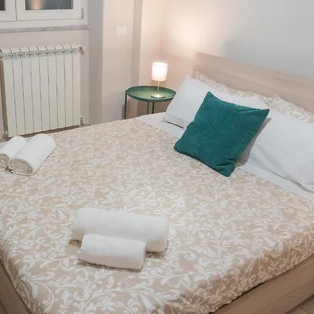 Apartman Sweet 3 Bedr - 3 Stops From Piramide